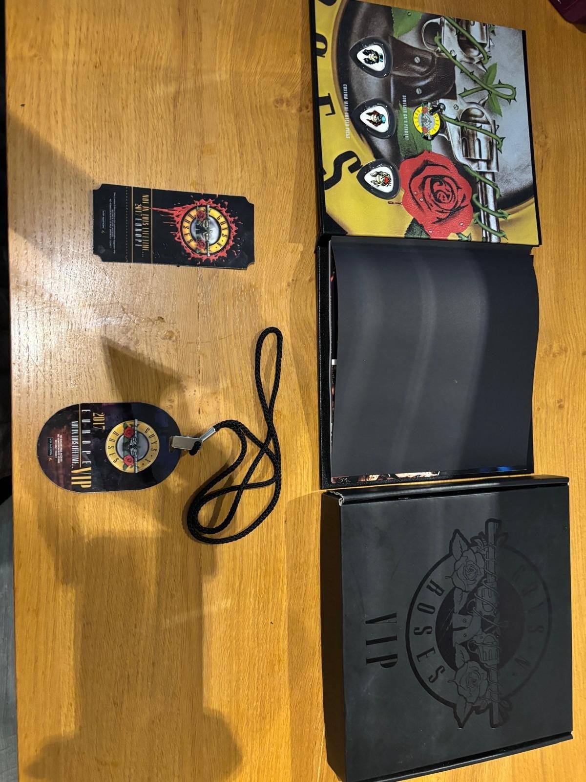 Guns N' Roses VIP Box Set - Not In This Lifetime Tour, Ophalen of Verzenden, Zo goed als nieuw