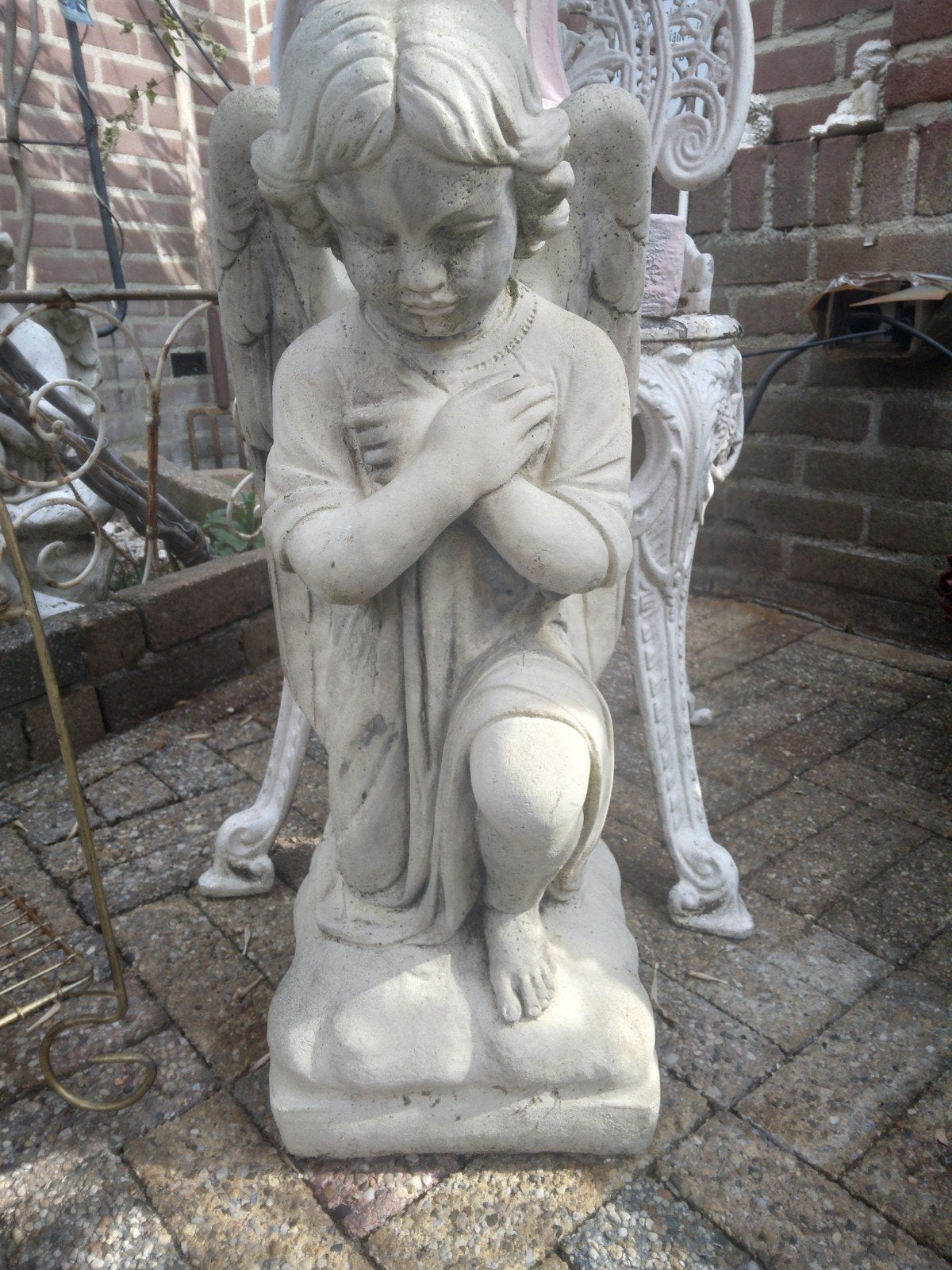 knielende betonnen engel. onbeschadigd., Tuin en Terras, Tuinbeelden, Ophalen