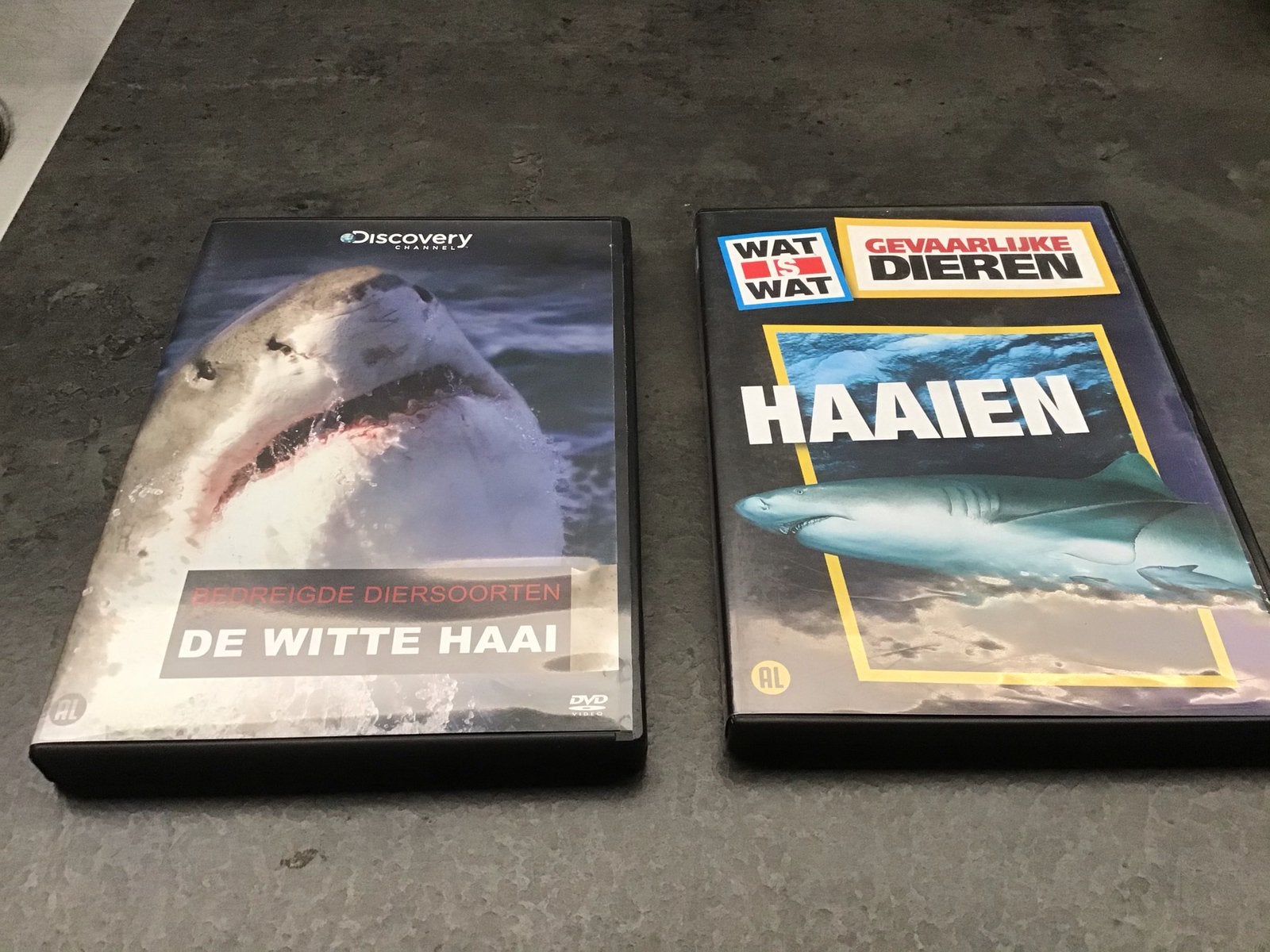 Beschrijving 2 haaien dvd, Cd's en Dvd's, Vanaf 16 jaar, Ophalen of Verzenden, Zo goed als nieuw
