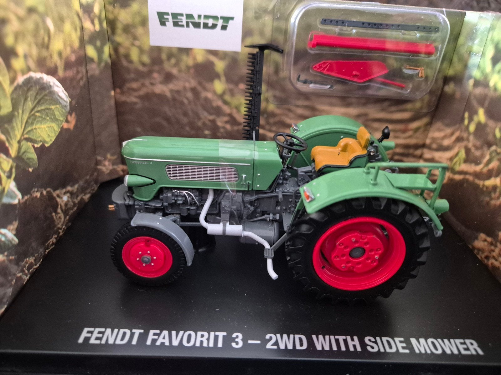 Fendt Favorit 3 - 2WD met zijmaaier schaalmodel, Ophalen of Verzenden, Nieuw