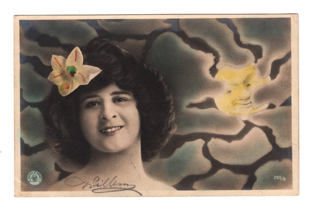 Oude Ansichtkaart Vrouw met Maangezicht Fotokaart Gelopen, Ophalen of Verzenden, Voor 1920, Gelopen, Overige thema's