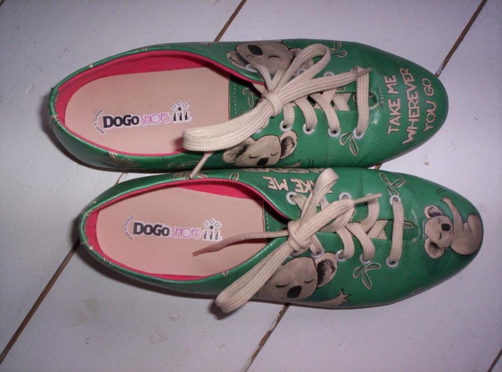 SCHOENEN met BEERTJES, groen, van DOGO SHOES, maat 38, Kleding | Dames, Schoenen, Ophalen of Verzenden, Groen, Dogo Shoes, Sneakers of Gympen
