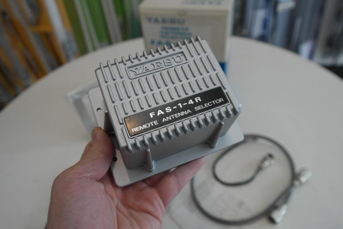 gezocht Yaesu fas-1 4 r antenneschakelaar, Telecommunicatie, Ophalen of Verzenden, Zo goed als nieuw, Antenne