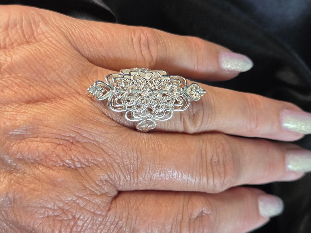 Prachtige koningklijke zilveren ring. 2026/406, 18 tot 19, ., Ophalen of Verzenden, Zo goed als nieuw