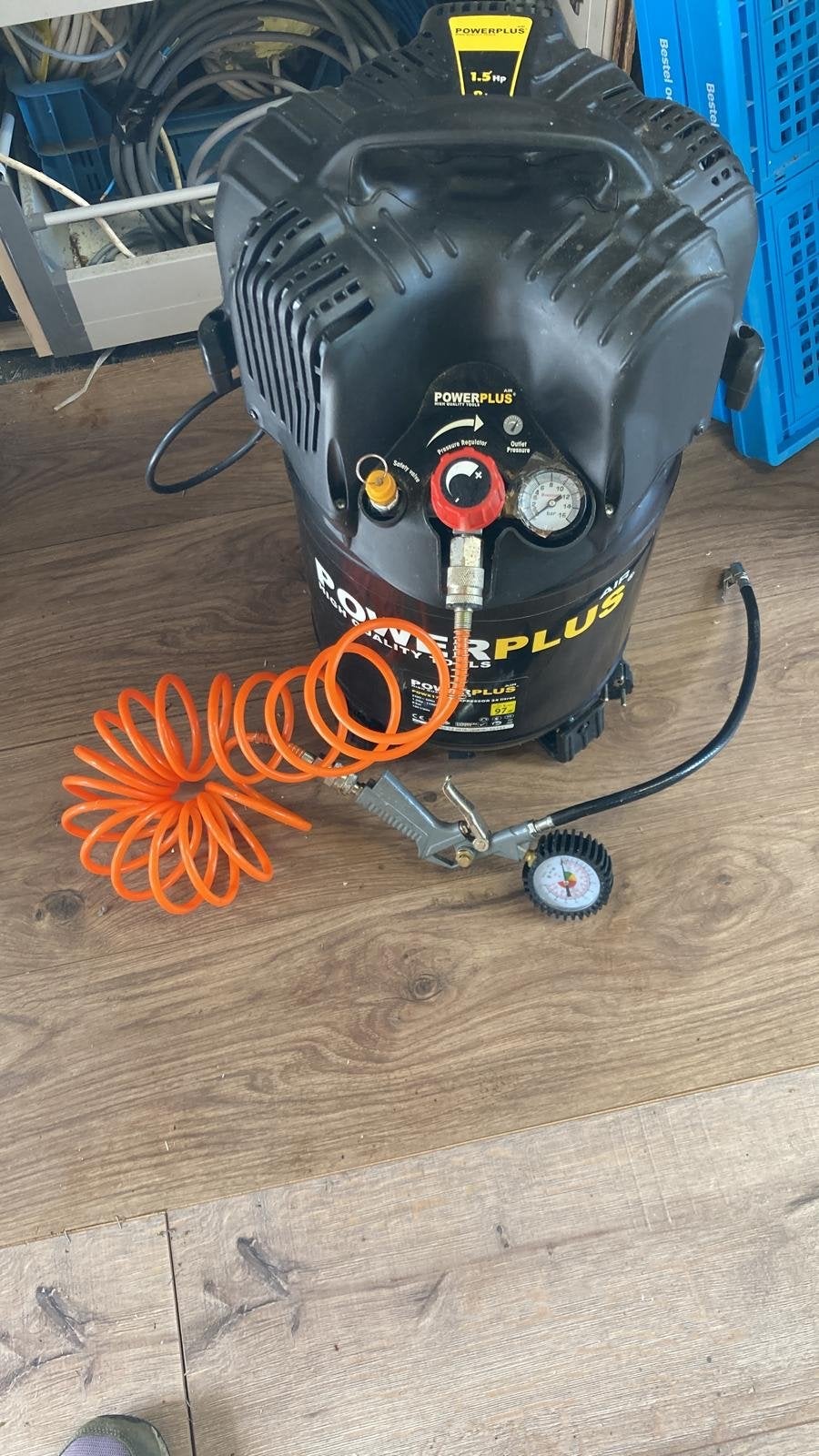 Powerplus Compressor 1.5HP met accessoires, Doe-het-zelf en Verbouw, Ophalen, Gebruikt, 6 tot 10 bar, Minder dan 200 liter/min