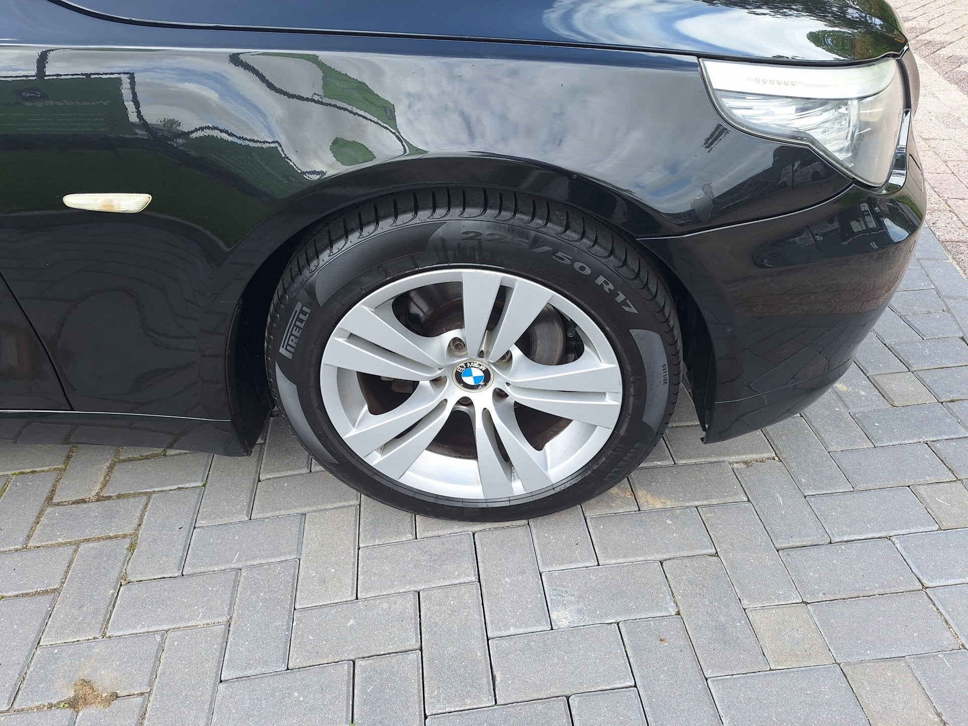 BMW 5-serie Touring 520i Business Line Edition I / Zeer nett, Achterwielaandrijving, 4 cilinders, 1535 kg, Zwart