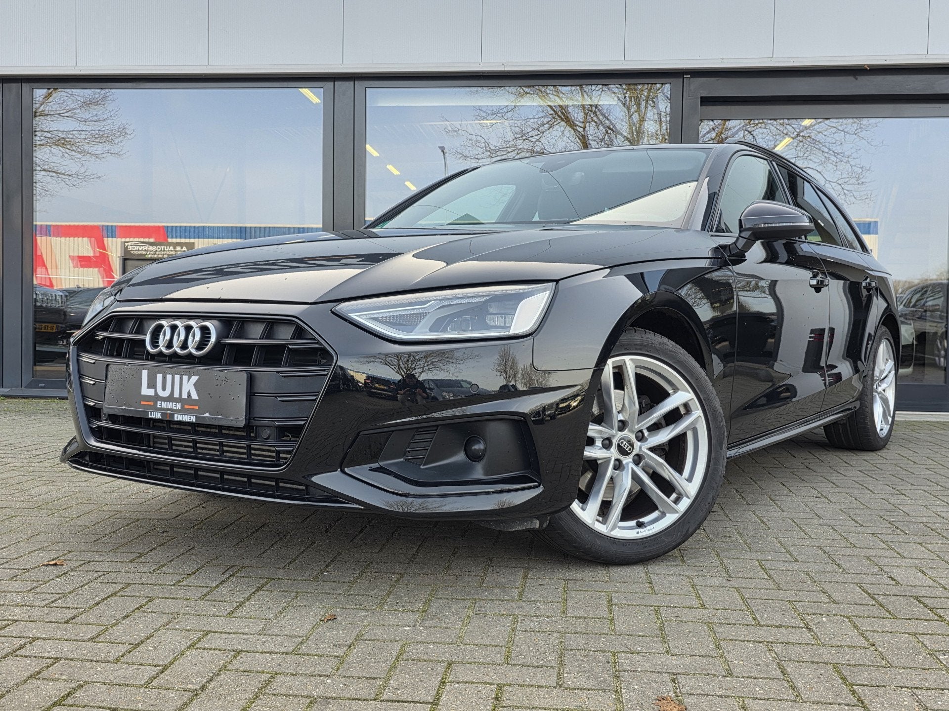 Audi A4 Avant 35 TFSI Pro Line + S-LINE VELGEN + ADAPT CRUIS, Gebruikt, Zwart, 4 cilinders, A4