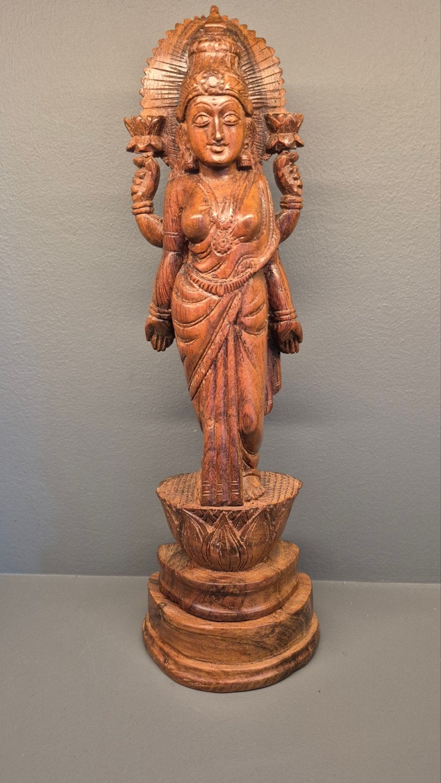 Houten beeld van godin Lakshmi, 34 cm, Ophalen of Verzenden, 20 - 50 cm, Beeld, Hout