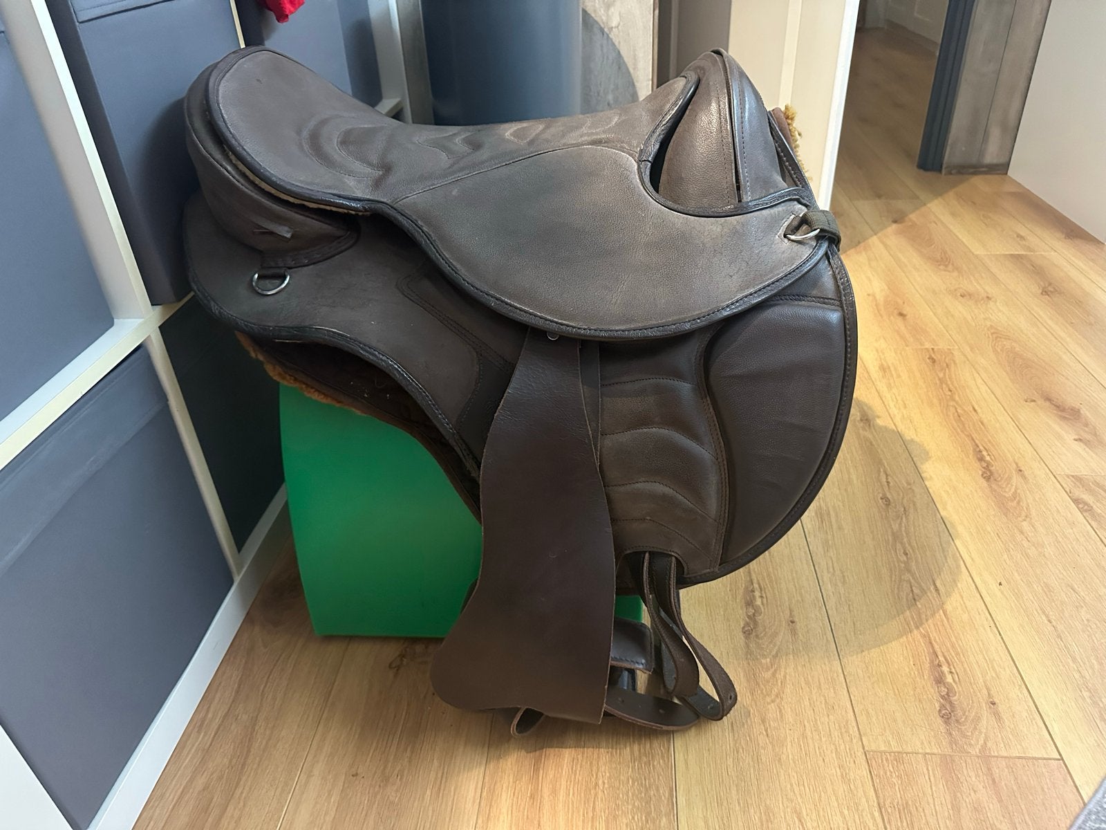 F.R.A. boomloos zadel – bruin, Dieren en Toebehoren, Paarden en Pony's | Hoofdstellen en Tuigage, Ophalen of Verzenden