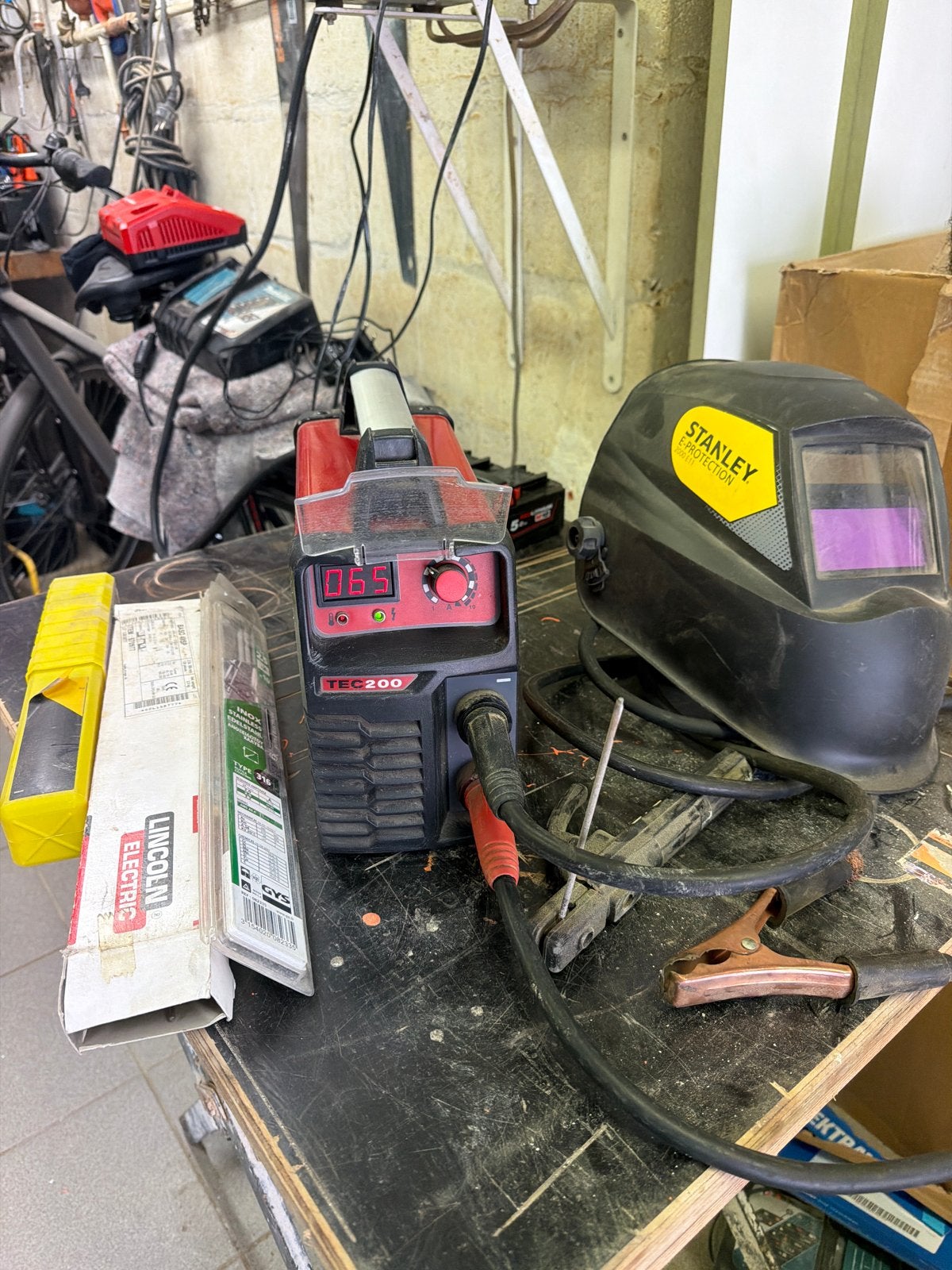Lasapparaat TEC200 met lashelm en elektroden, Ophalen of Verzenden, Gebruikt, 150 tot 250 ampère, Elektroden