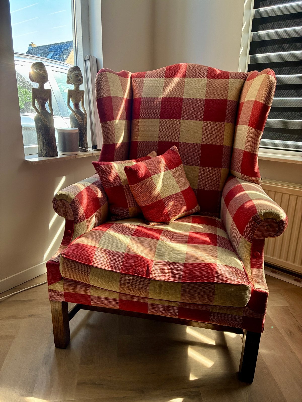 Laura Ashley fauteuil met poef - Rood/zand ruitmotief, Ophalen, Zo goed als nieuw, Hout, 75 tot 100 cm