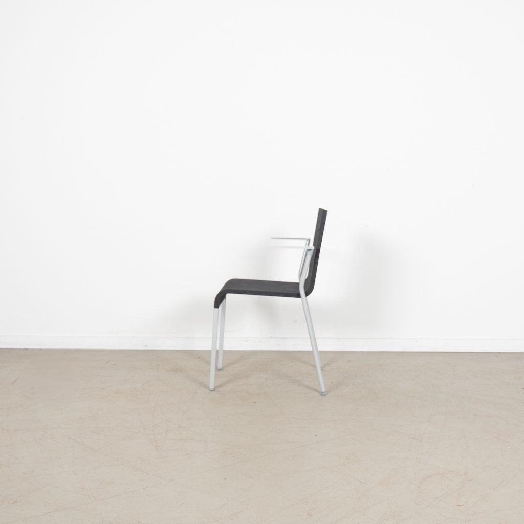 Vitra .03 Stoel Donkergrijs Kunststof (Stapelbaar) - Gepoede, Niet ingevuld, Zo goed als nieuw, Niet ingevuld, Niet ingevuld