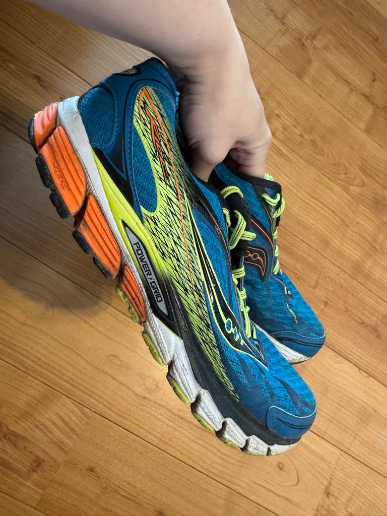 Saucony hardloopschoenen, blauw met neongele veters, Ophalen of Verzenden, Zo goed als nieuw, Blauw, Sportschoenen