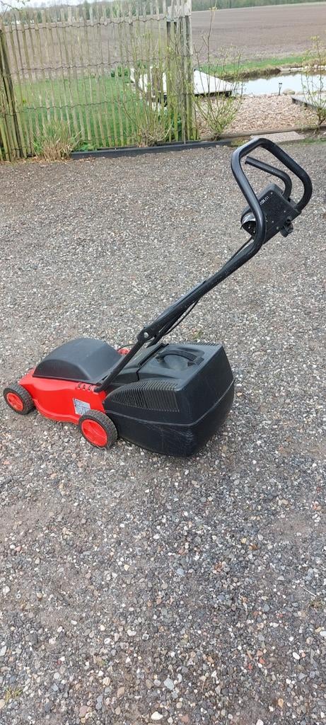 Elektrische grasmaaier, Ophalen of Verzenden, Gebruikt, Elektrische grasmaaier, Opvangbak