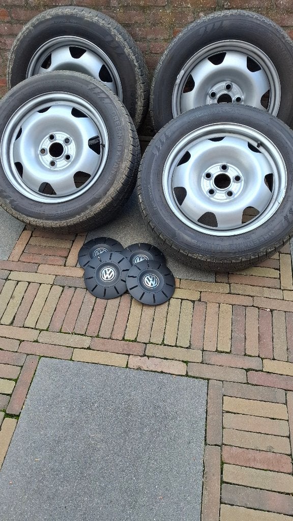VW transporter T6 Velgen 17 inch met All Season banden, Ophalen, Banden en Velgen, 17 inch, All Season