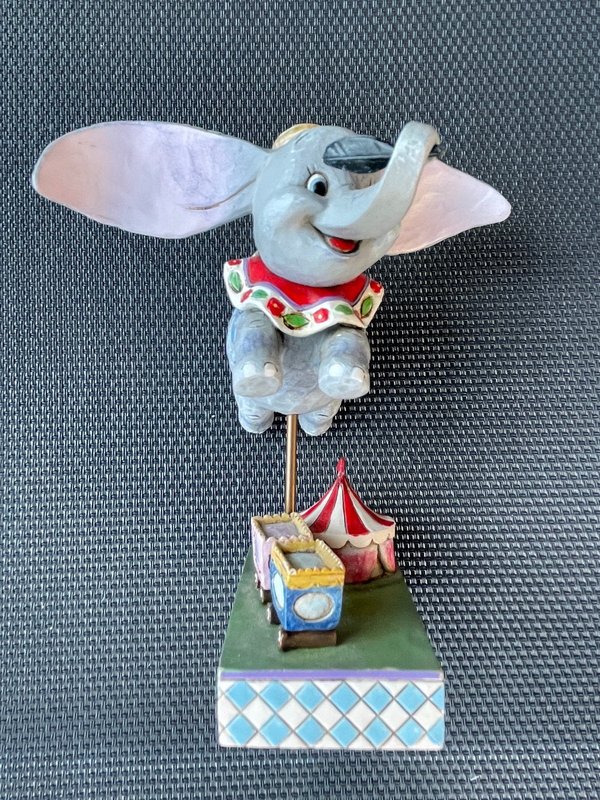 Disney Dumbo beeldje - Jim Shore - Linker oor gelijmd, Ophalen of Verzenden, Gebruikt, Beeldje of Figuurtje