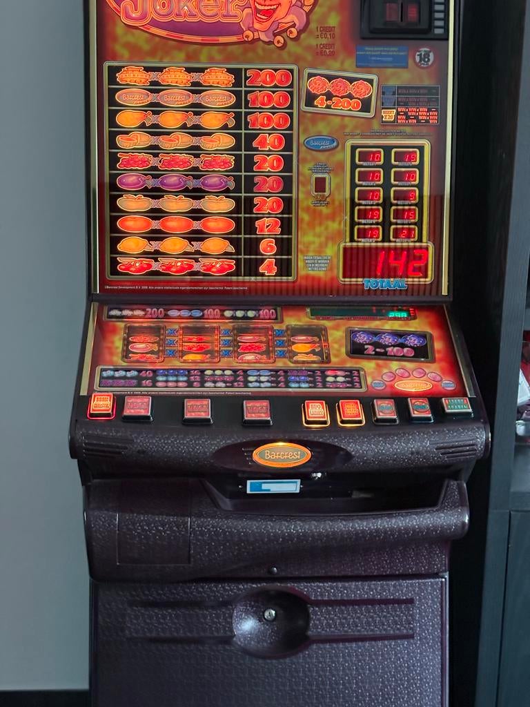 Gokkast Barcrest Extra Joker Werkend, incl casino kruk, Overige munten, Ophalen of Verzenden, Gebruikt, Met sleutels