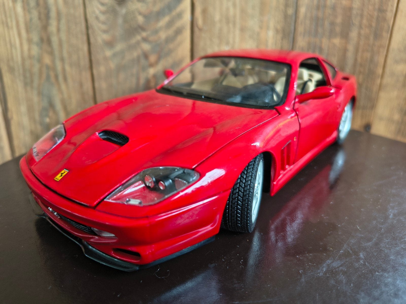 Ferrari 550 Maranello (1996) - 1:18 Bburago, Ophalen of Verzenden, Zo goed als nieuw, Auto, Bburago