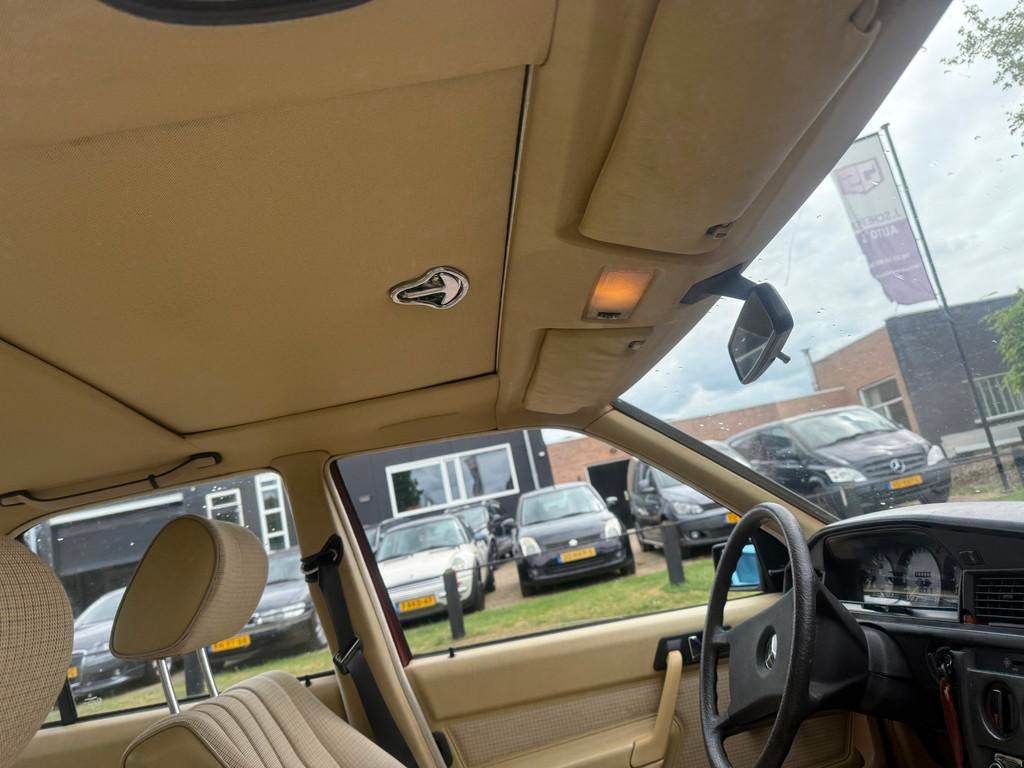 Mercedes-Benz 190-serie 2.0 1983 Belastingvrij Schuifdak APK, Auto's, Mercedes-Benz, Achterwielaandrijving, Gebruikt, 4 cilinders