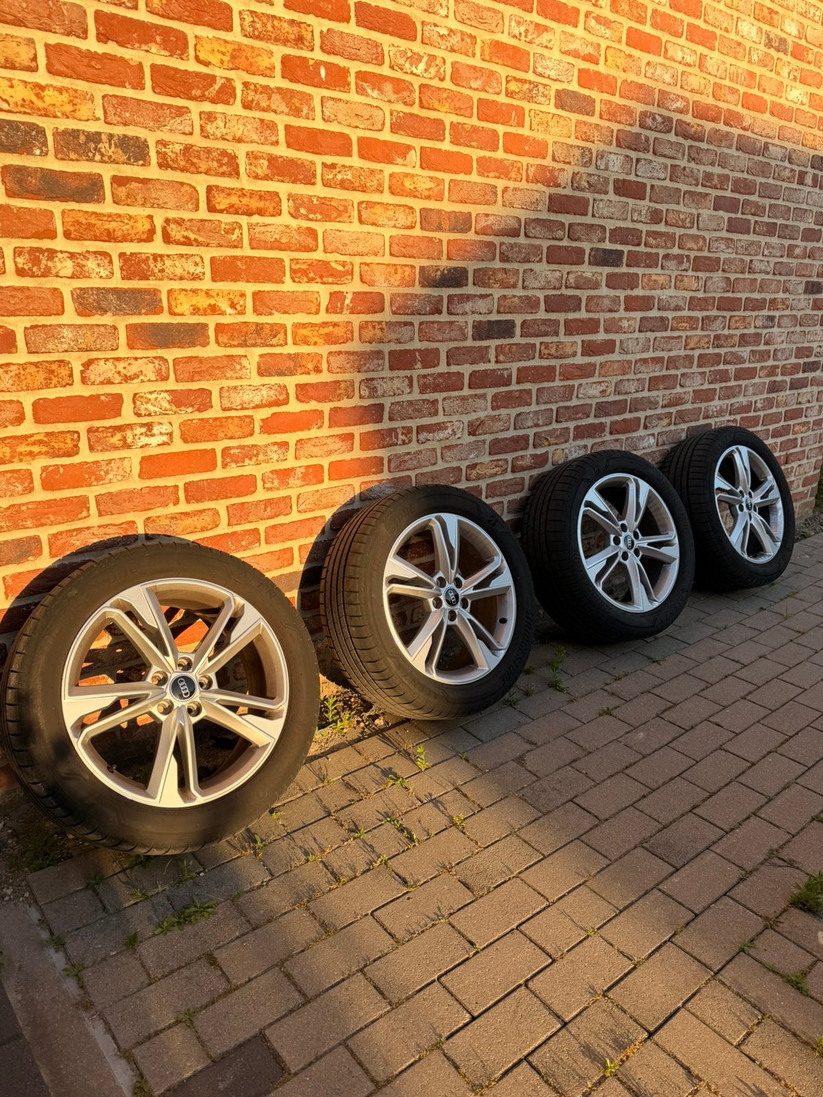 Audi Q3 originele 19 inch velgen met zomerbanden, Auto-onderdelen, Gebruikt, Banden en Velgen, 235 mm, Personenwagen