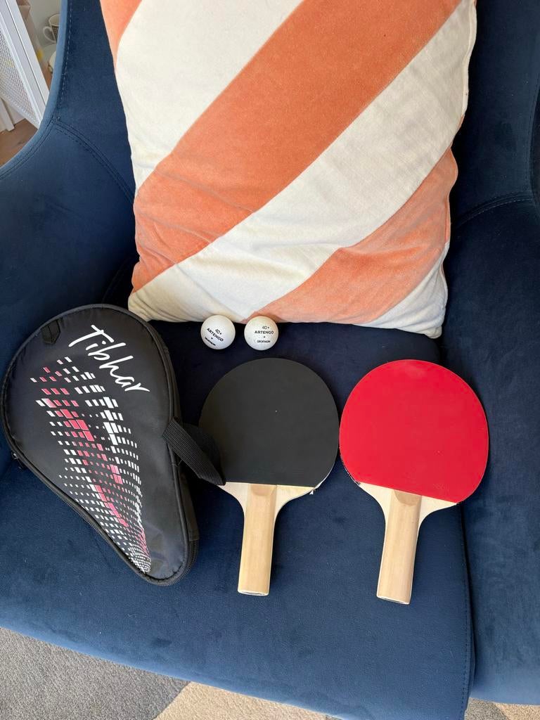 Tafeltennis set: 2 batjes, 2 balletjes en hoes, Sport en Fitness, Tafeltennis, Ophalen of Verzenden, Zo goed als nieuw, Net, Batje(s) of Balletje(s)