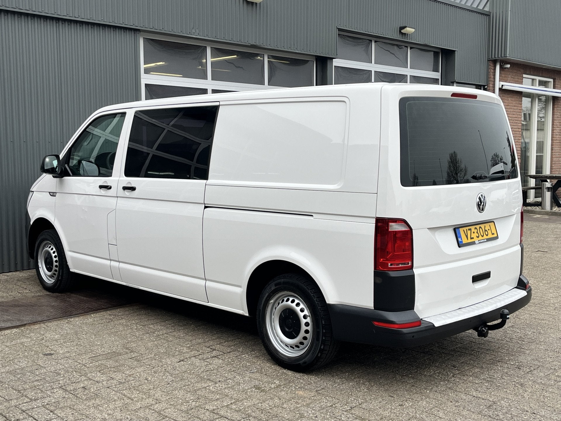 Volkswagen Transporter 2.0 TDI L2H1 DC 4Motion 150pk 2x Schu, Auto's, Bestelauto's, Automaat, Stof, Gebruikt, 4 cilinders