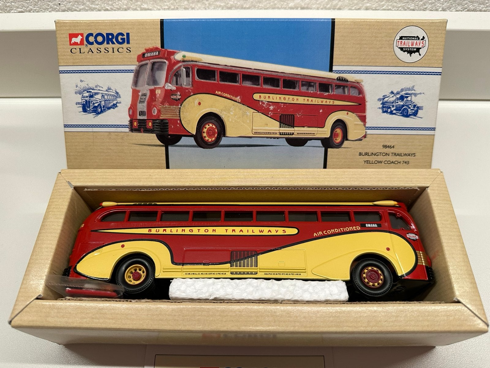 Corgi Classics Burlington Trailways Yellow Coach 743, Ophalen of Verzenden, Zo goed als nieuw, Bus of Vrachtwagen, Corgi