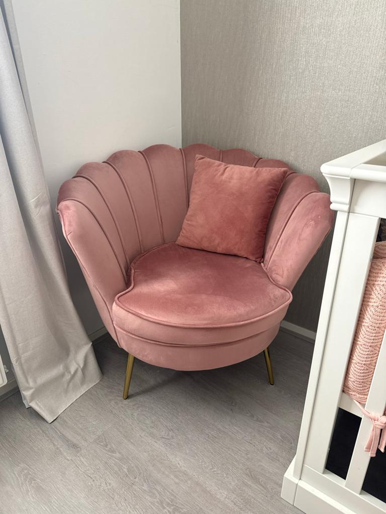 Roze schelp fauteuil - Fluweel, Huis en Inrichting, Fauteuils, Zo goed als nieuw, Stof, 50 tot 75 cm, Minder dan 75 cm, Ophalen of Verzenden