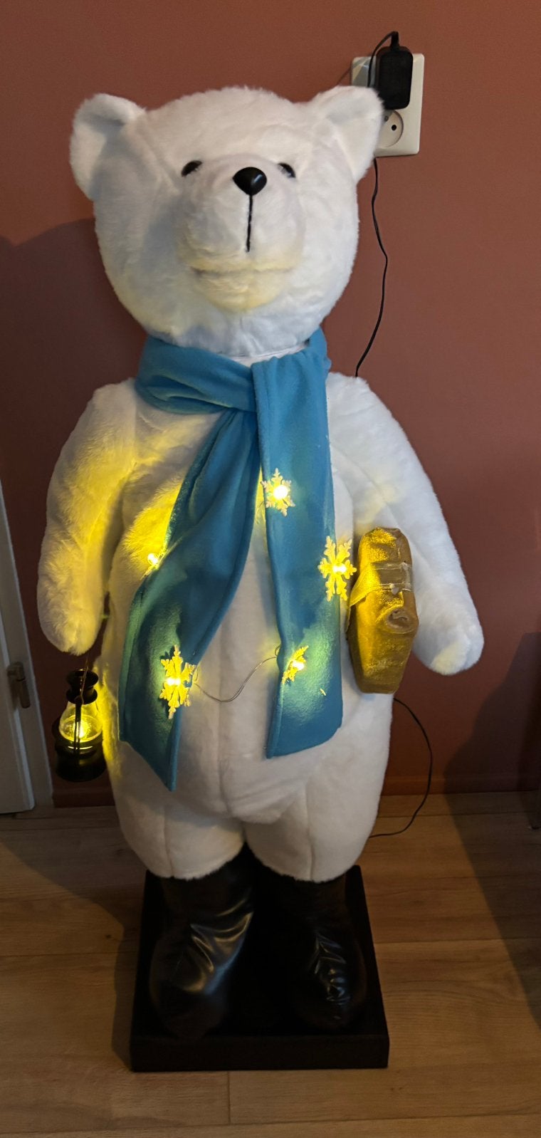 Grote kerstbeer 110cm beweegt en licht en kerstliederen, Ophalen of Verzenden, Zo goed als nieuw