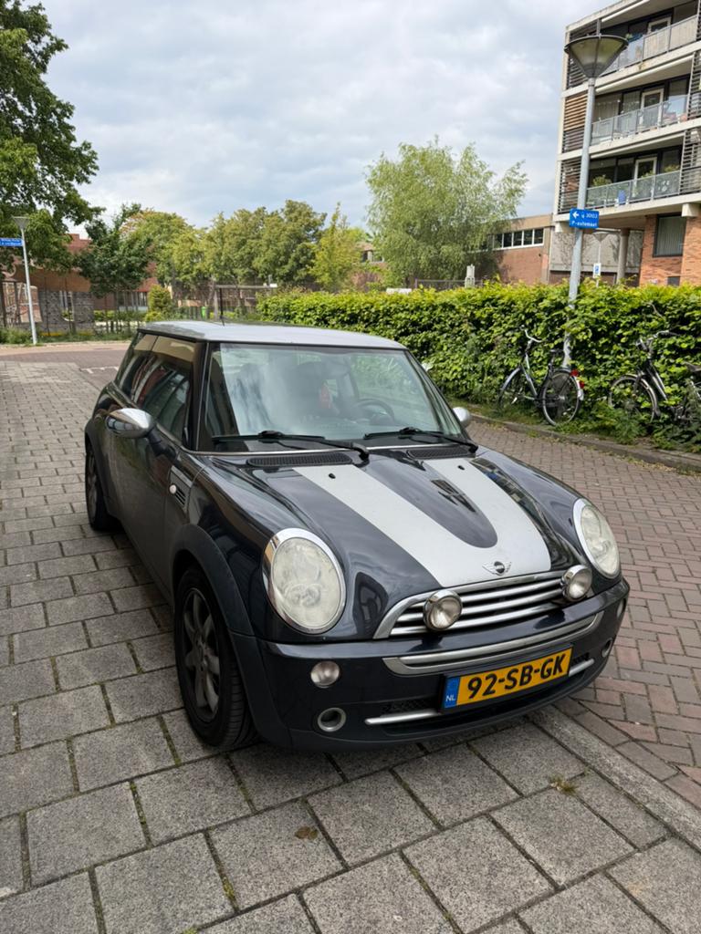 Mini 1.6 16V Cooper 2005 Zwart pano cruise airco, Voorwielaandrijving, Zwart, 4 cilinders, USB