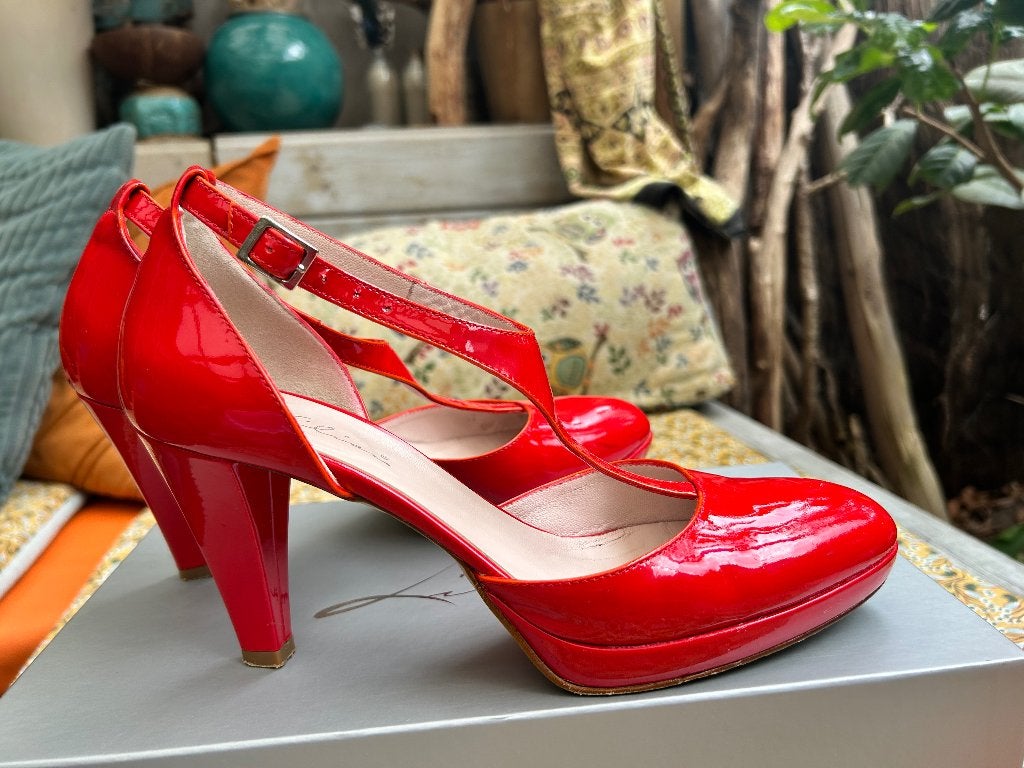 Lilian - Rode lak plateau pump 38,5, Pumps, Lilian, Ophalen of Verzenden, Zo goed als nieuw