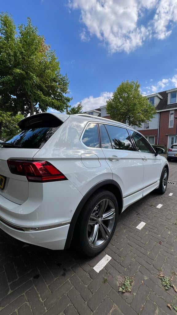 Volkswagen Tiguan 1.4 TSI ACT 150pk DSG 2018 Wit, Auto's, Volkswagen, 1800 kg, 4 cilinders, Wit, Lichtsensor