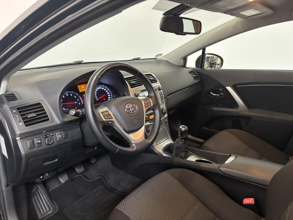 Toyota Avensis Wagon 1.8 VVTi Business Camera Navigatie Clim, Euro 5, 4 cilinders, Zwart, Handgeschakeld