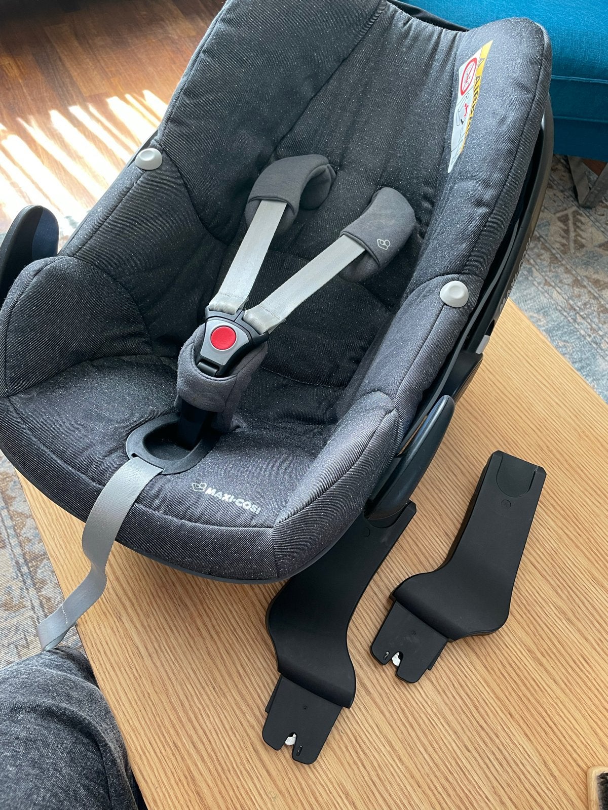 Maxi-Cosi autostoel met verkleiner en voetenzak, Ophalen, Autogordel, Zo goed als nieuw, 0 t/m 13 kg