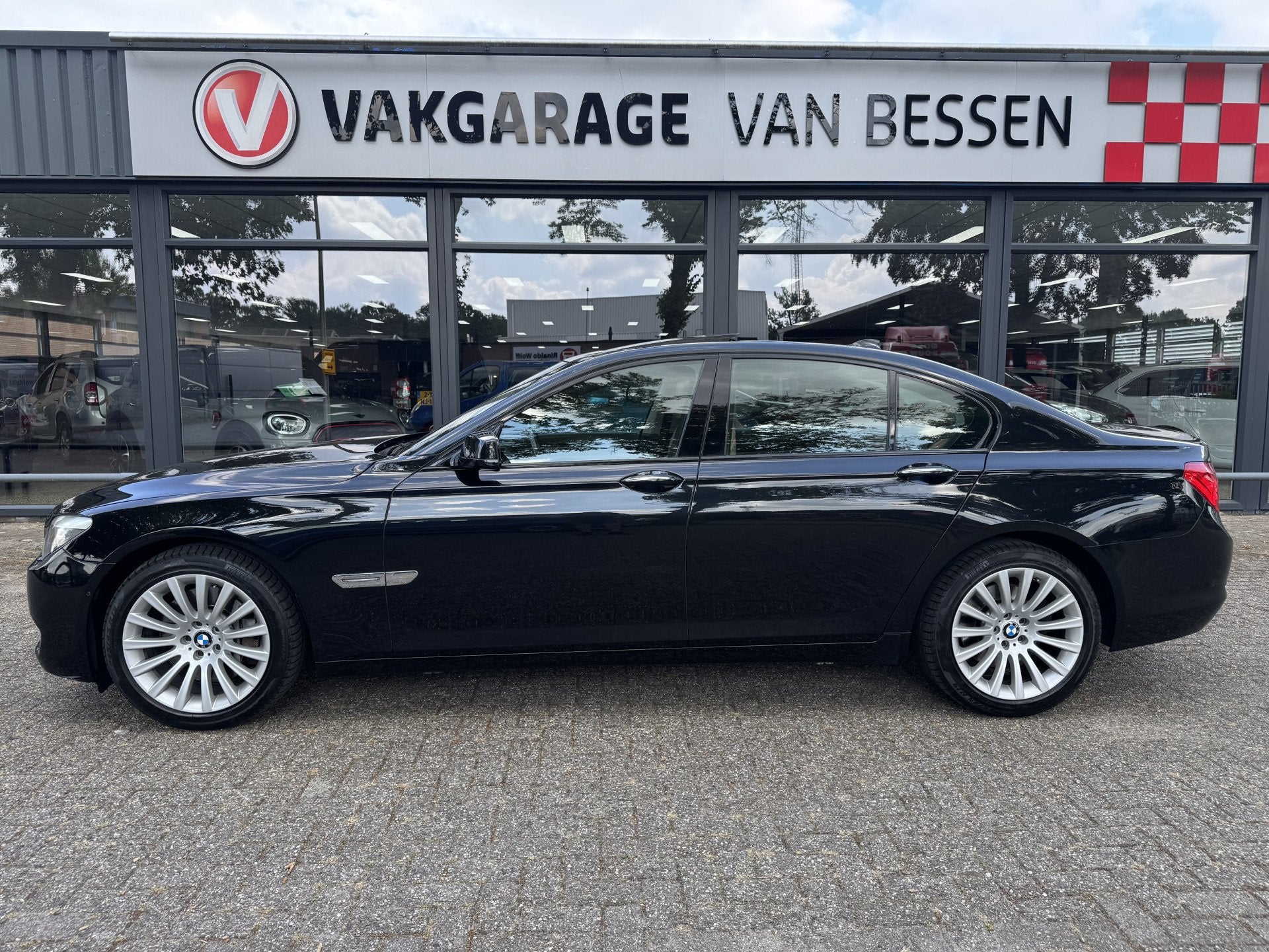 BMW 7 Serie 740i LEDER-STOELVERKOELING (bj 2009, automaat), Auto's, Automaat, Euro 5, Achterwielaandrijving, Gebruikt