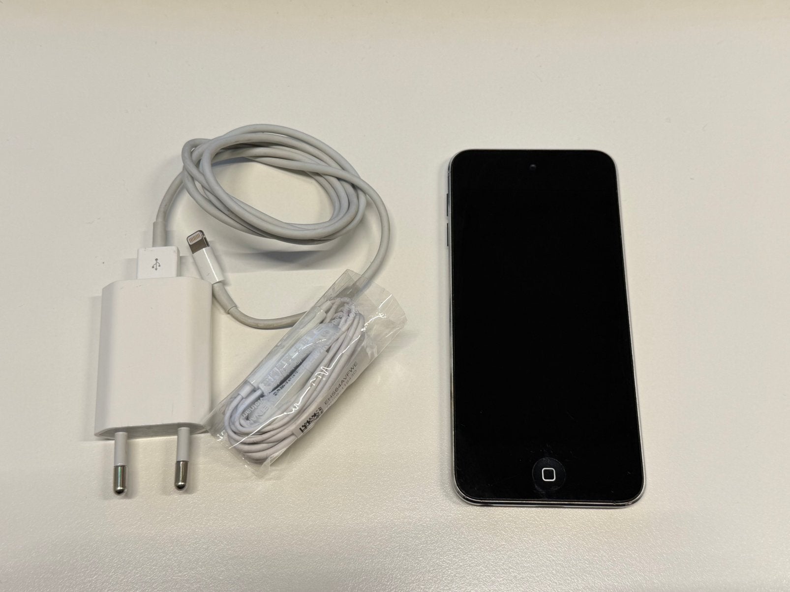 iPod Touch 5e generatie 16GB, Touch, Ophalen of Verzenden, Zo goed als nieuw, Zilver