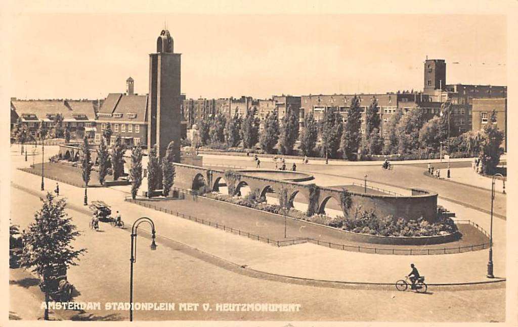Amsterdam Zuid Stadion plein met V. Heutz monument 1937, Verzenden, 1920 tot 1940, Gelopen, Noord-Holland