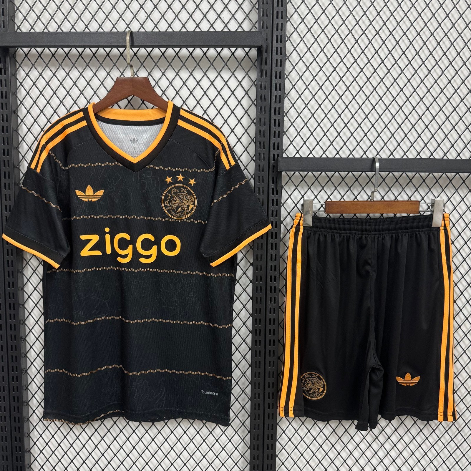 Ajax kids tenue 26/27, Sport en Fitness, Voetbal, Maat XS of kleiner, Ophalen of Verzenden, Nieuw, Set