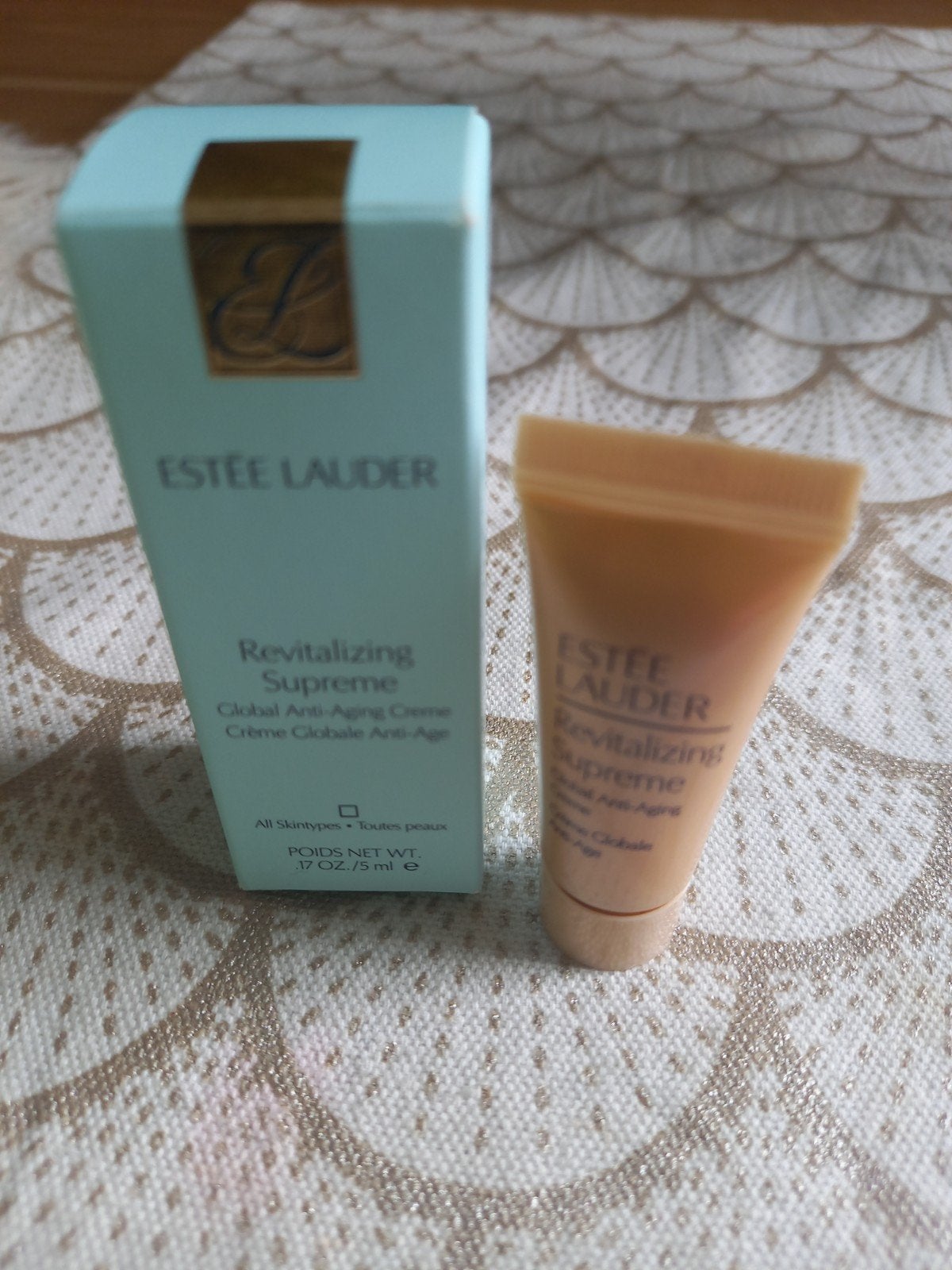 Proefje  Estee Lauder Revitalizing Supreme, Ophalen of Verzenden, Nieuw, Gehele gezicht