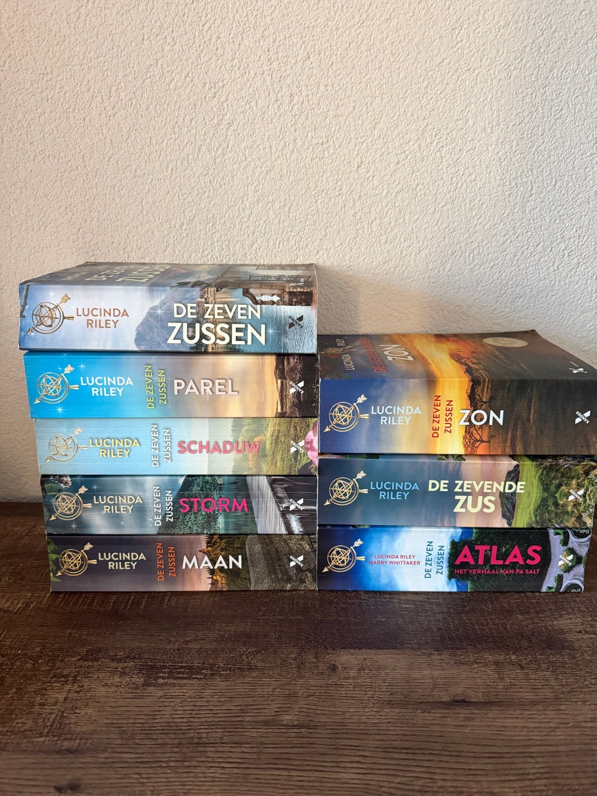 De Zeven Zussen serie - Lucinda Riley (complete set), Boeken, Ophalen of Verzenden, Gelezen, Nederland