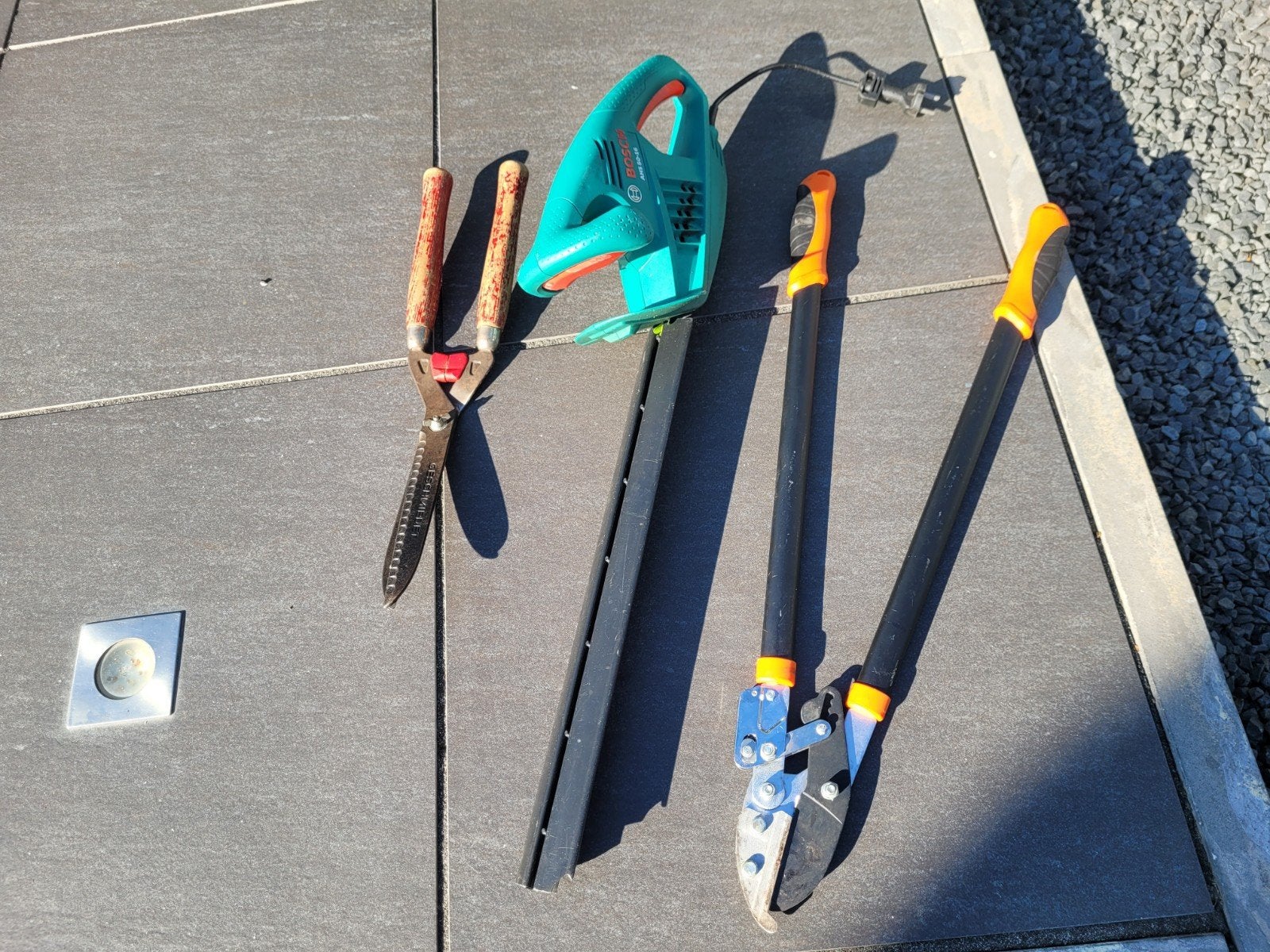 Tuinset: elektrische heggenschaar, handschaar, takkenknipper, Ophalen