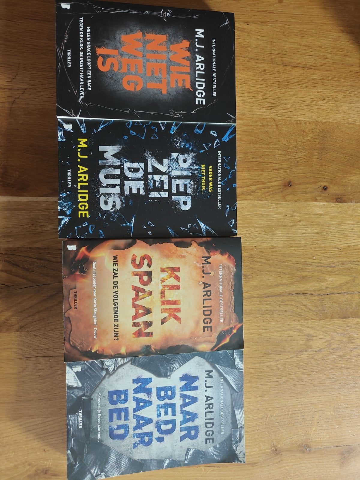 M.J. Arlidge thrillers: 4-delige set, Ophalen of Verzenden, Zo goed als nieuw