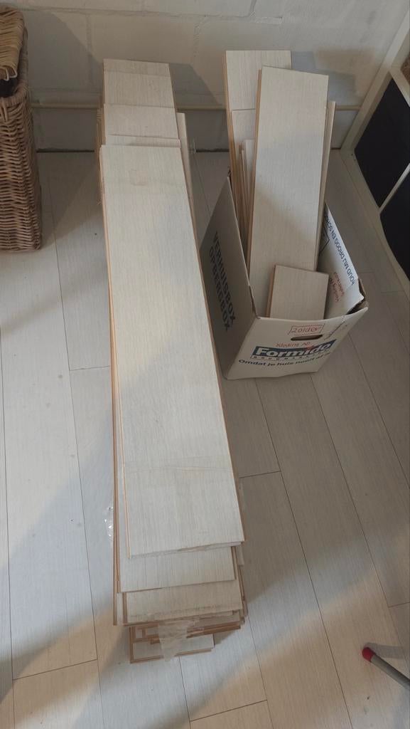 Restant laminaat - ca. 50 grote planken en reststukken, Huis en Inrichting, Ophalen, Gebruikt, Grijs, Laminaat