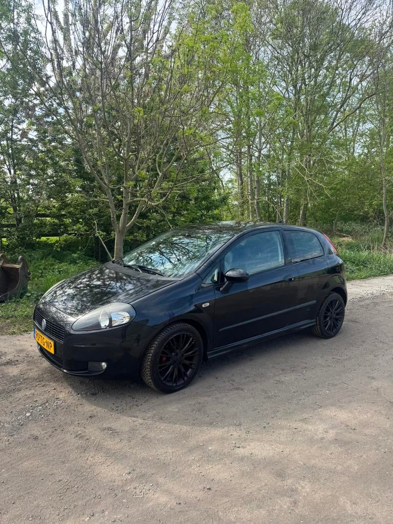 Fiat punto nieuwe apk meeneemprijs 173dkm ad aangepast, Auto's, Zwart, 4 cilinders, 129 pk, LED verlichting