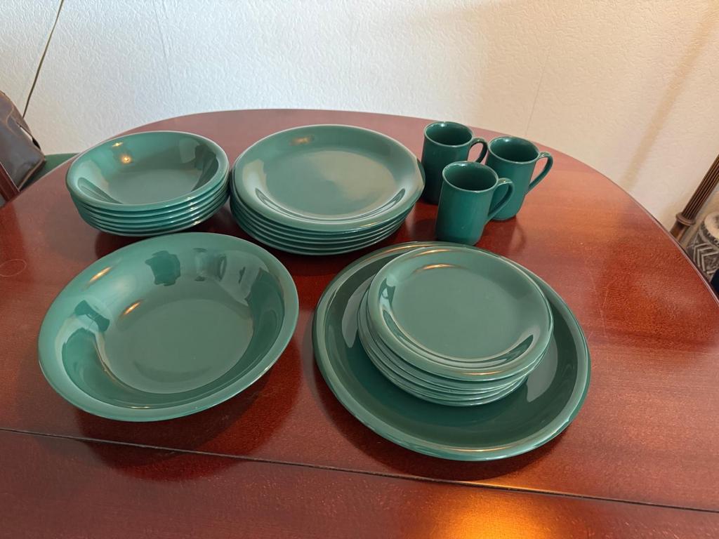 Groen Servies Set - Borden, Kommen, Mokken, Huis en Inrichting, Keuken | Servies, Ophalen, Gebruikt, Keramiek, Effen