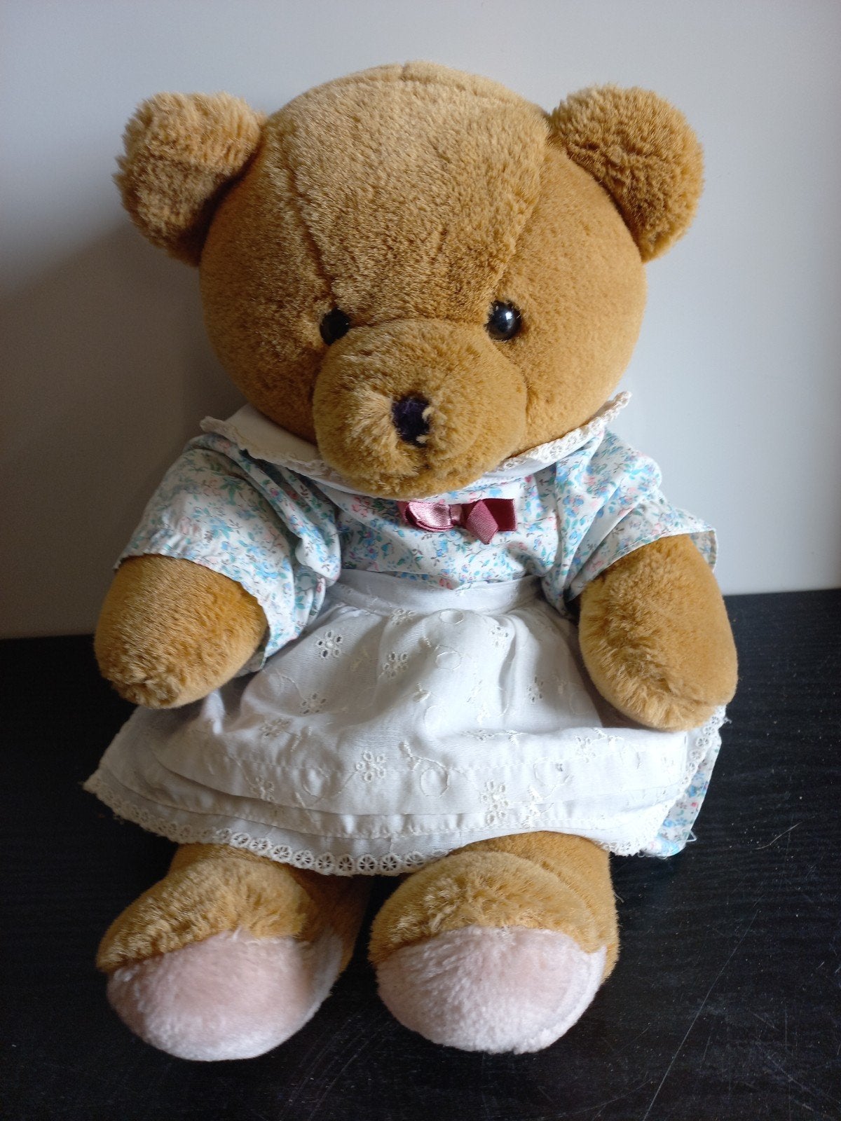 Teddybeer de Bijenkorf, bloemetjesjurk - 47 cm, Beer, Ophalen of Verzenden, Zo goed als nieuw, Middelgroot (20 tot 80 cm)