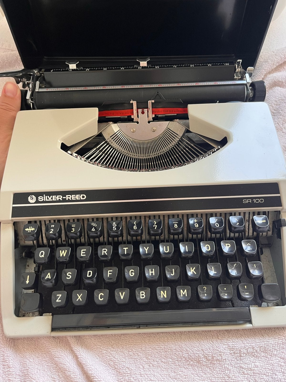 Retro Silver Reed SR 100 typemachine grijszwart - Met Koffer, Ophalen of Verzenden, Zo goed als nieuw