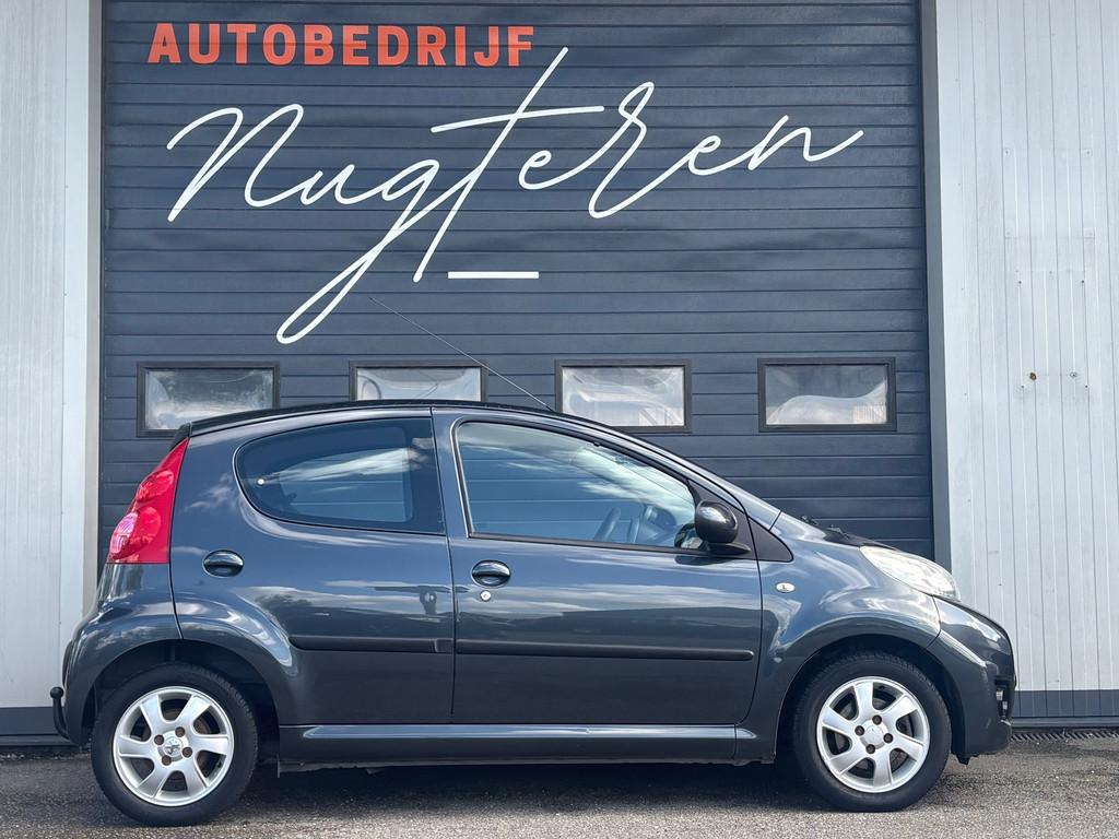 Peugeot 107 1.0-12V Sublime|5 Deurs|Trekhaak|Apk 5-2027, Auto's, Peugeot, Voorwielaandrijving, Stof, Gebruikt, Zwart