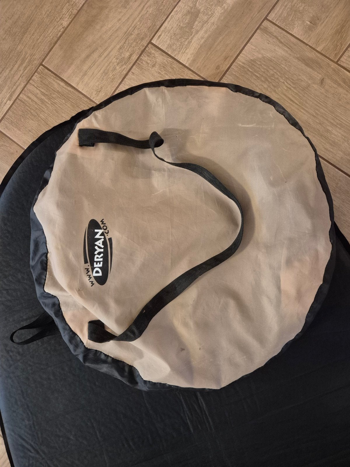Deryan babytent met zelfopblaasbaar matje, Ophalen, Gebruikt