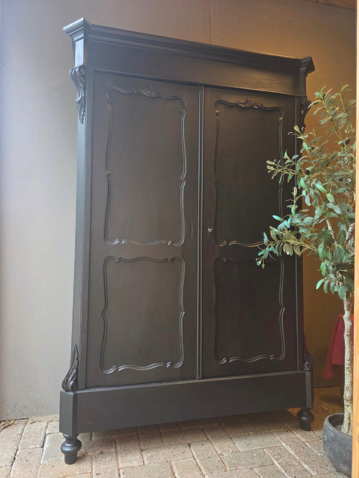 Mat zwarte biedermeier meidenkast DEMONTABEL BEZ MOGELIJK, Antiek en Kunst, Ophalen of Verzenden